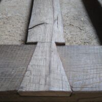 Queue d'aronde à mi-bois