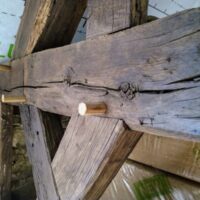 Détail chaperon vieux bois