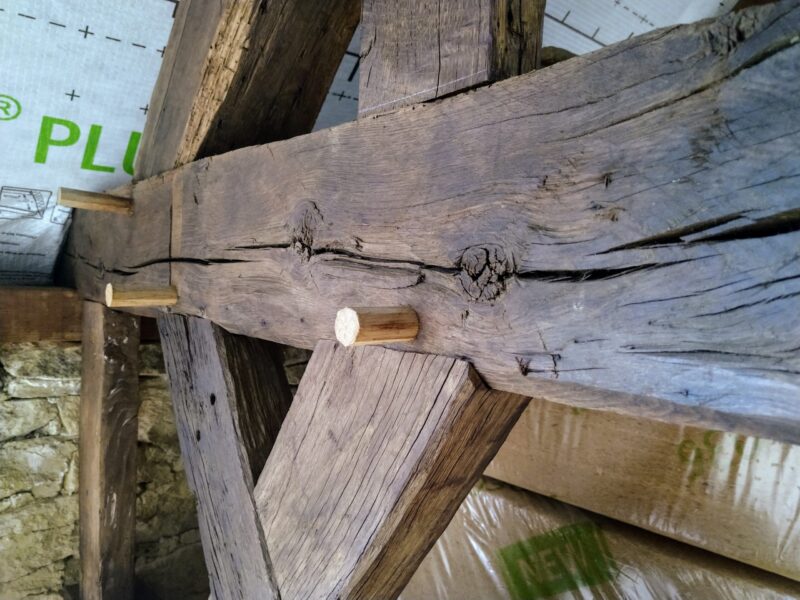 Détail chaperon vieux bois